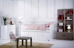 Habitación_infantil_cama_con_cómoda_y_estantería_con_puertas_La_Zubia_Granada